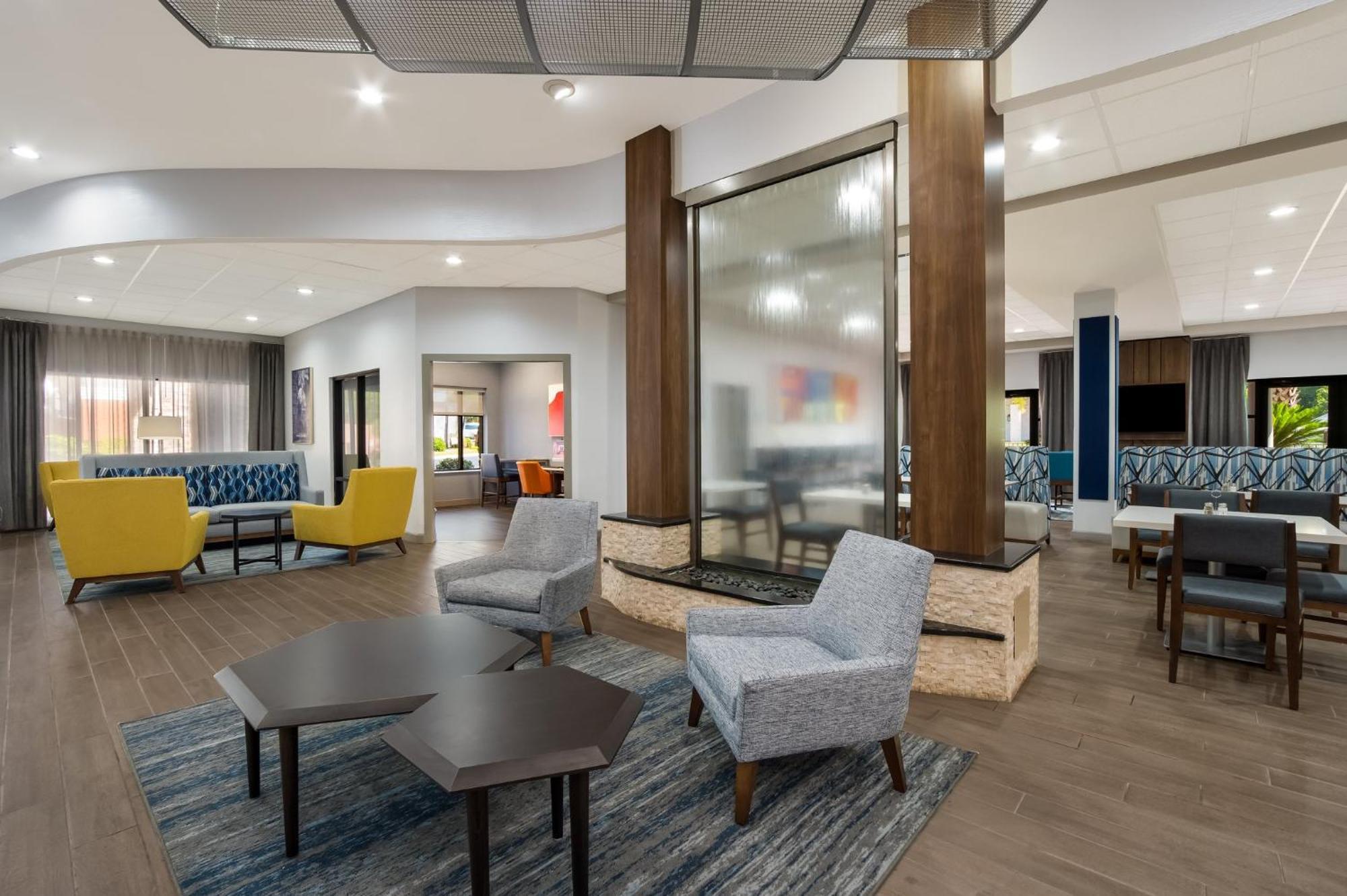 Hotel Express & By Ihg 3*