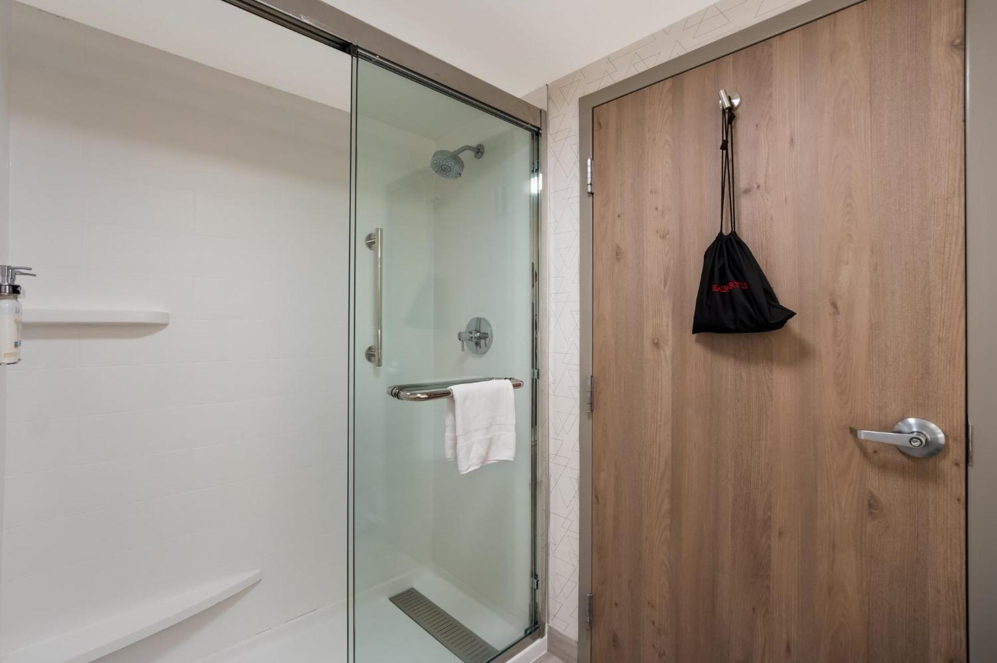 Express & By Ihg Hotel 3*