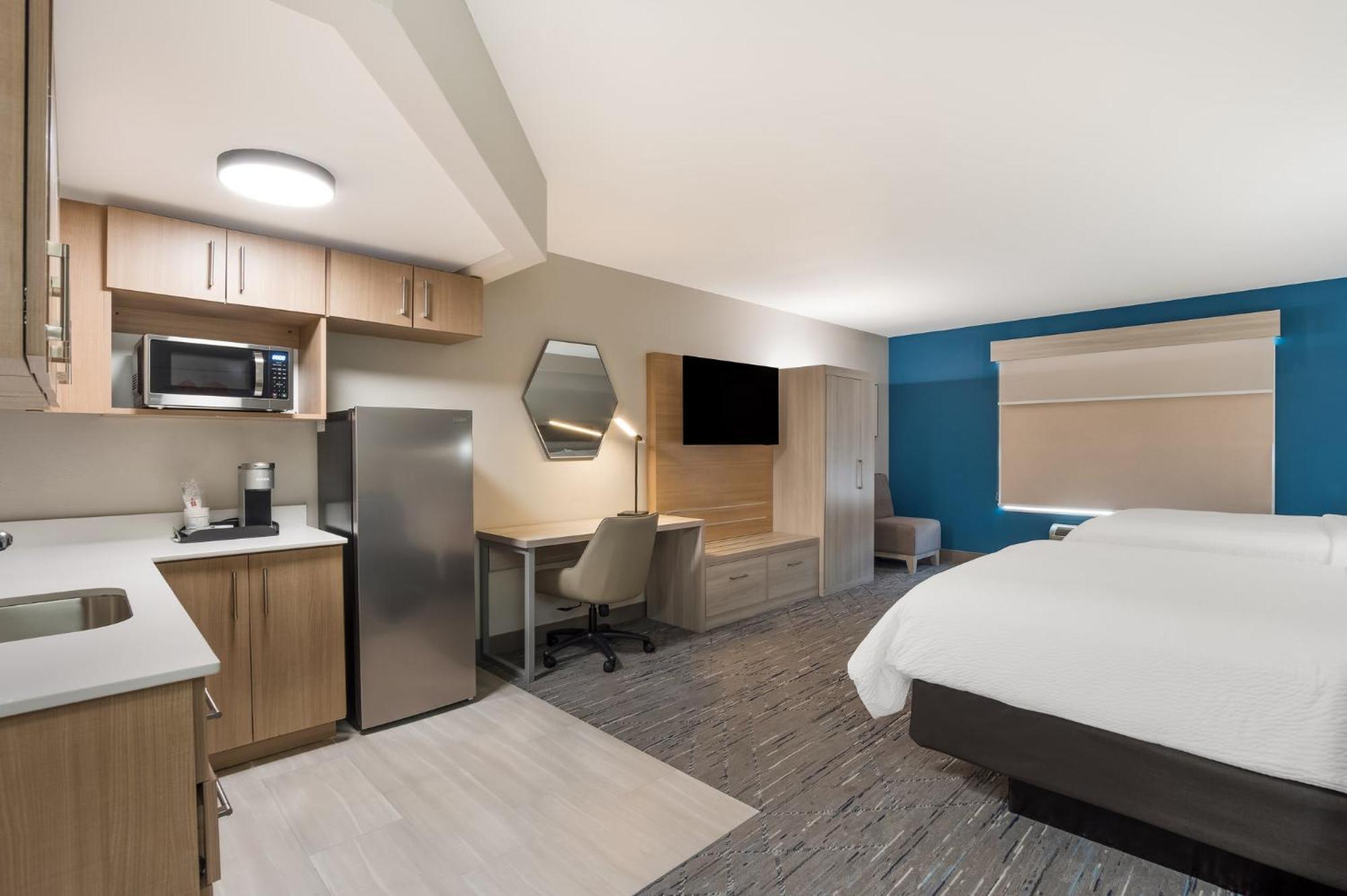 Hotel Express & By Ihg 3*