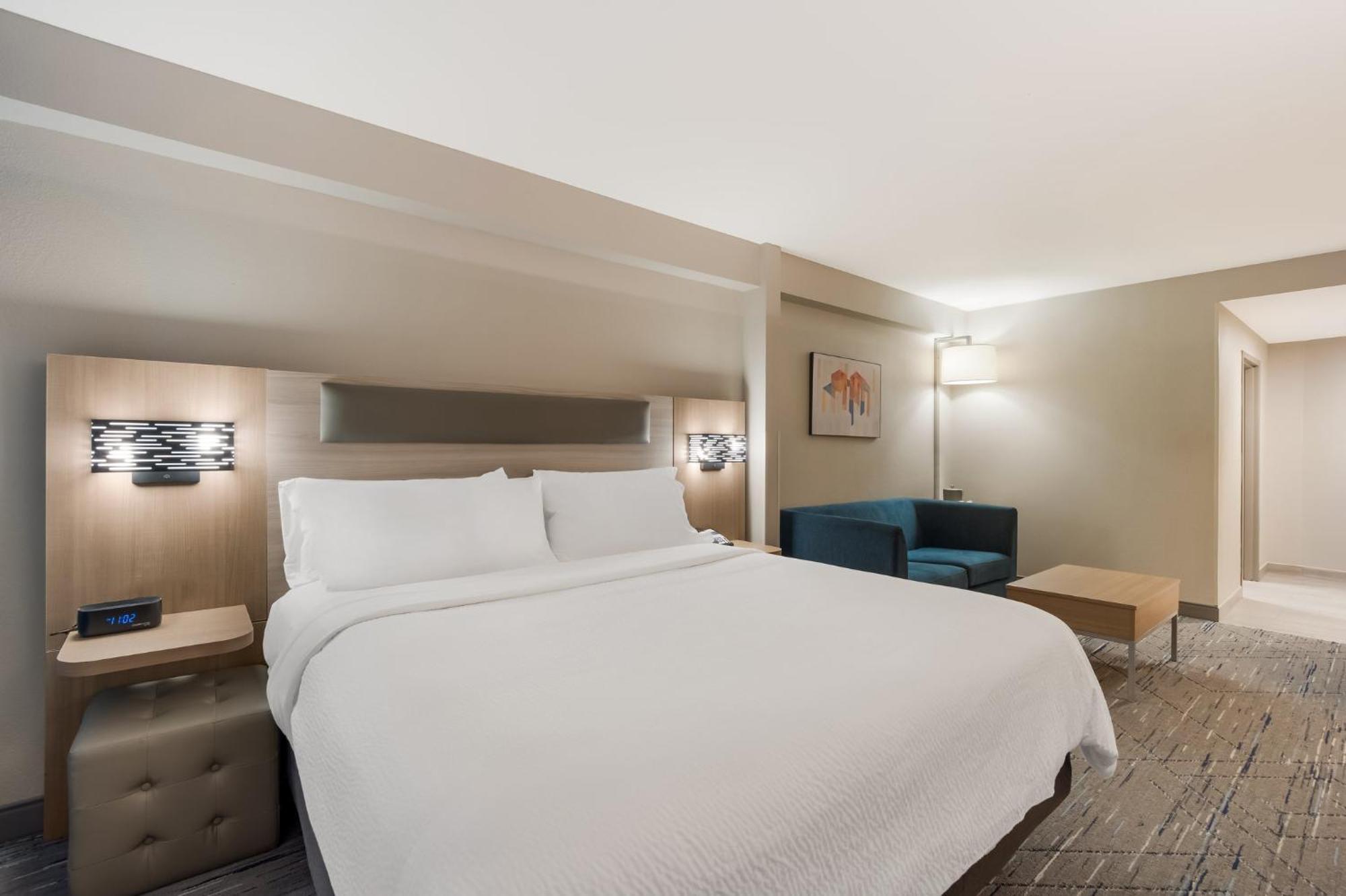 Hotel Express & By Ihg 3*