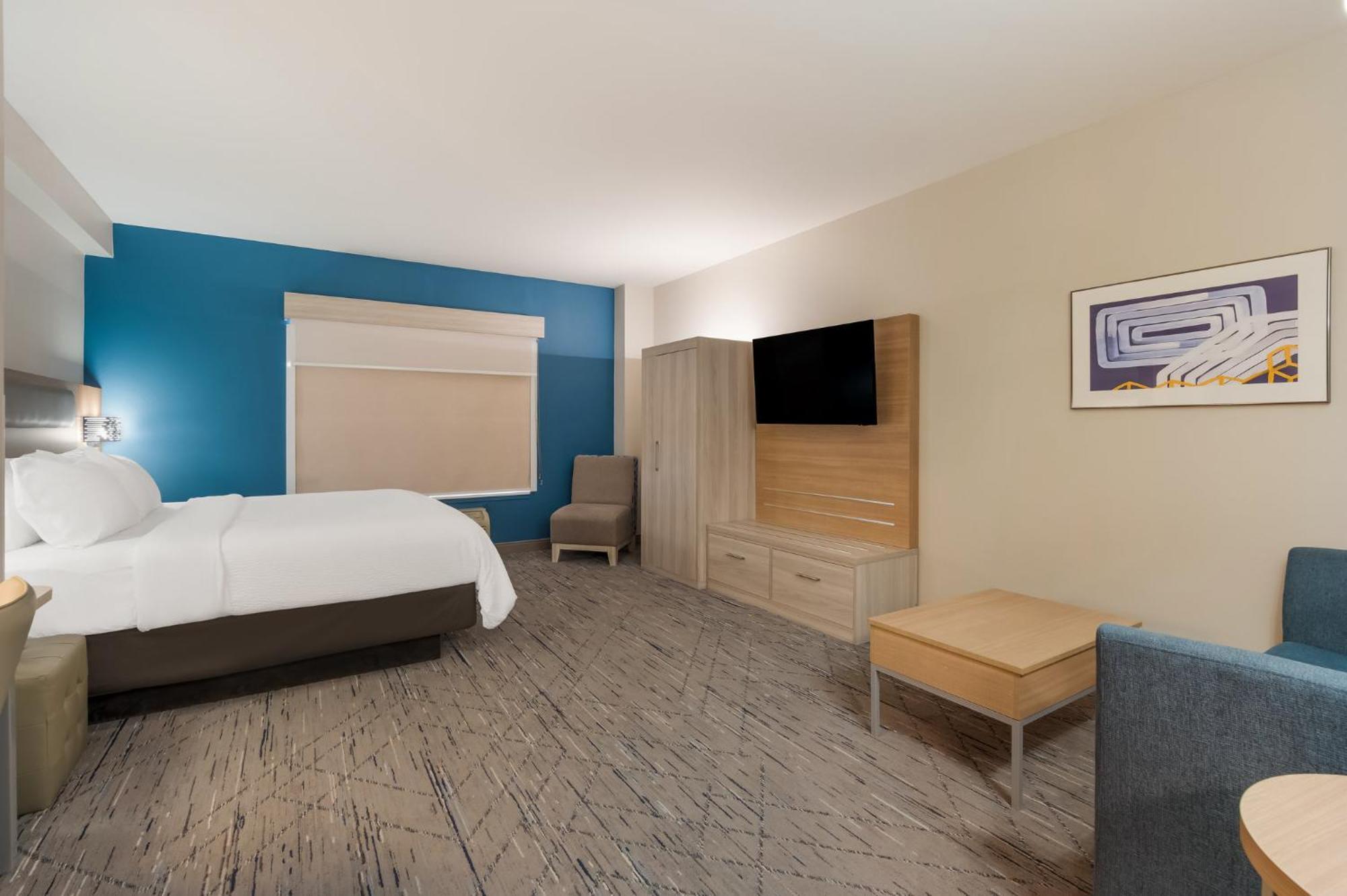 Express & By Ihg Hotel 3*