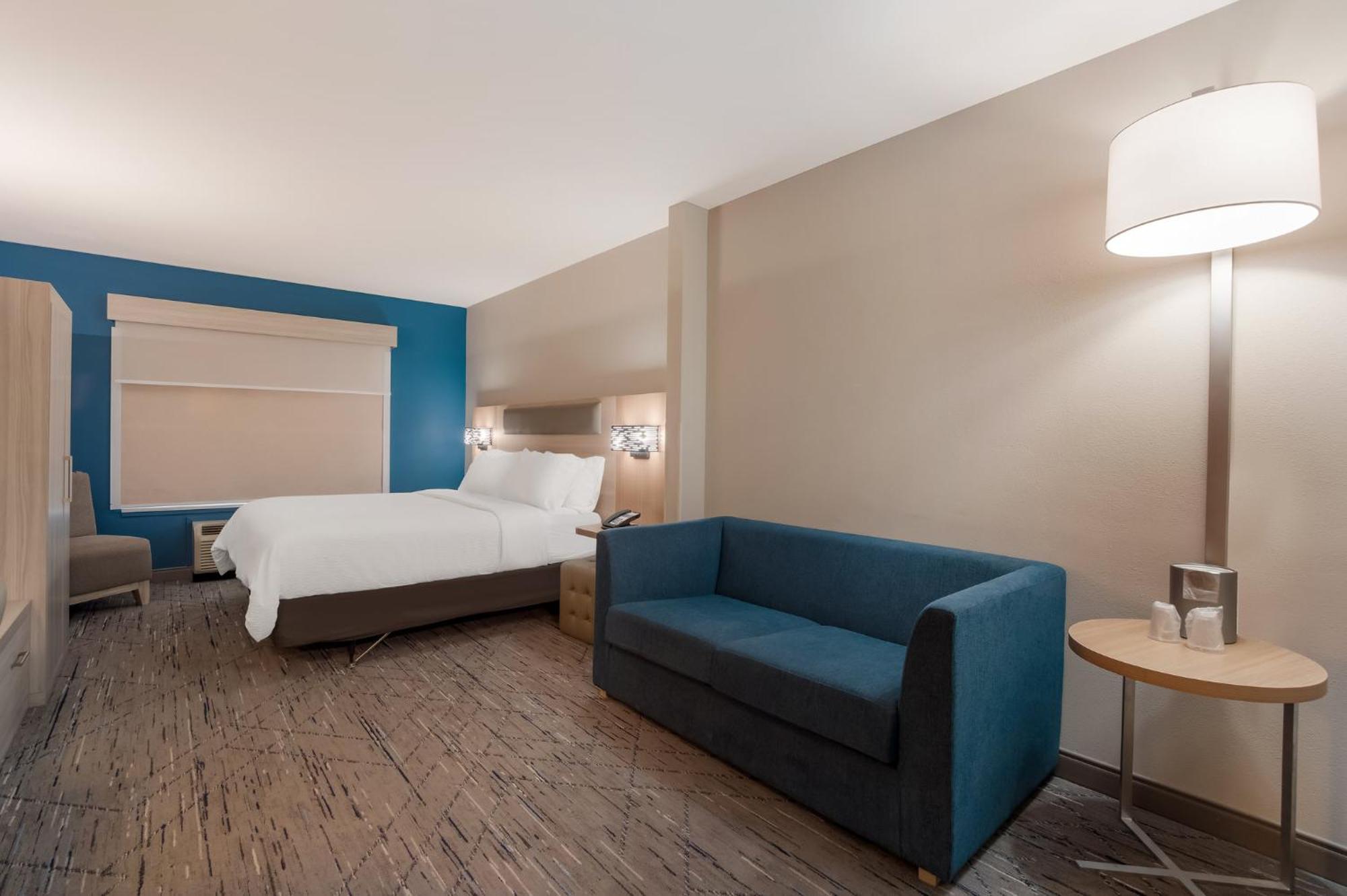 Express & By Ihg Hotel 3*