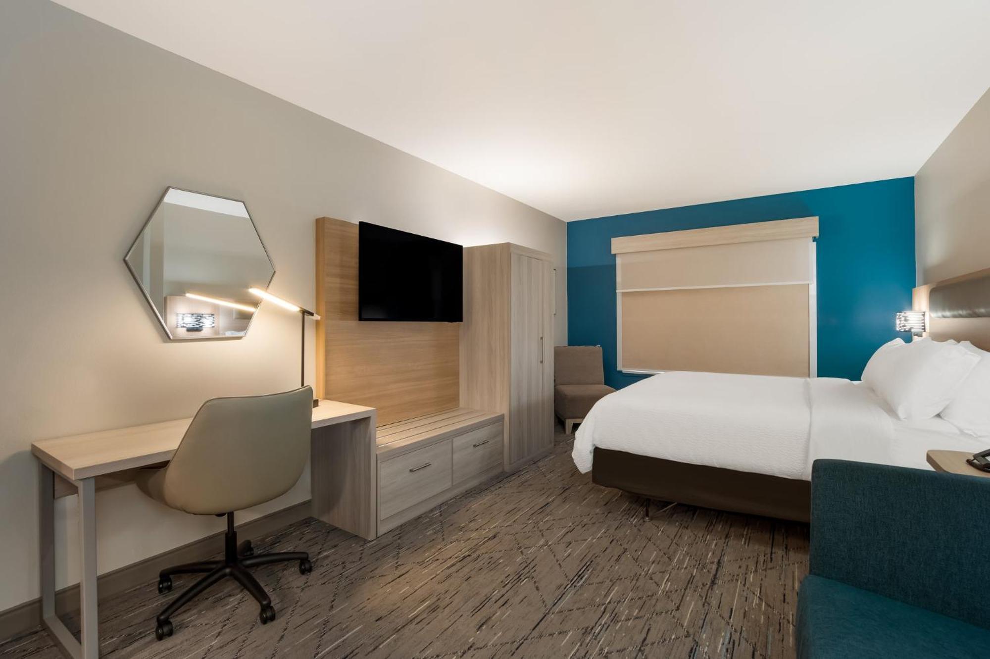 Express & By Ihg Hotel 3*