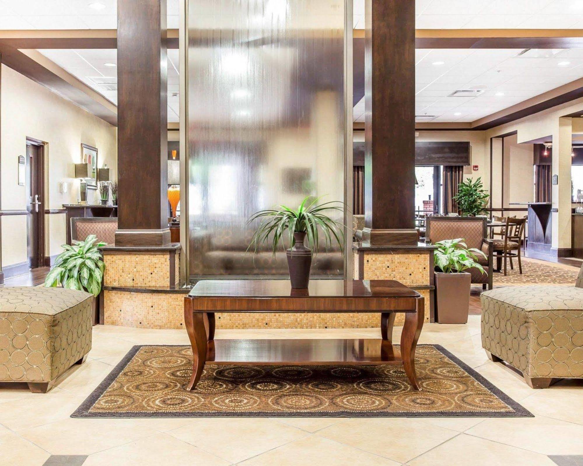 Express & By Ihg 3*