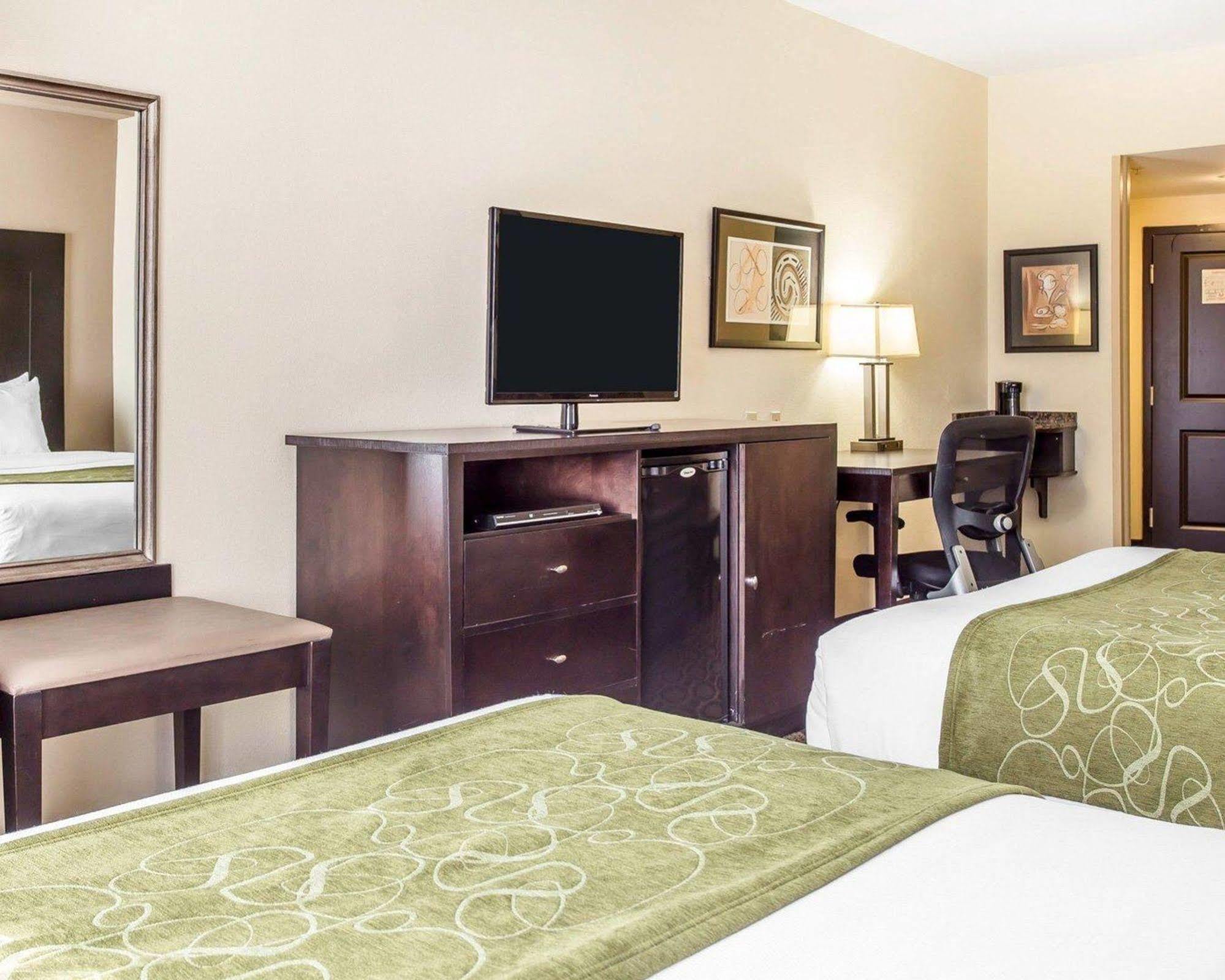 Express & By Ihg Hotel 3*